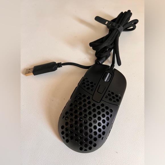 LIKE NEW. Xtrfy M42 RGB Ultra Light Gaming Mouse - Black - Picture 2 of 4